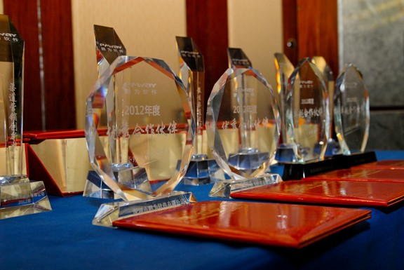 2013鵬為軟件核心渠道大會(huì)暨E5發(fā)布會(huì)圓滿落幕